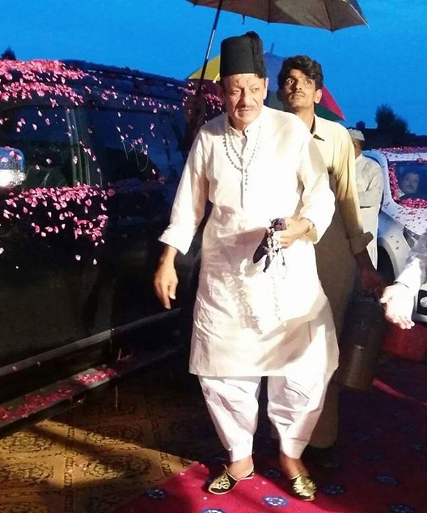 سو لباس بدن تے پائیے تے پیر …